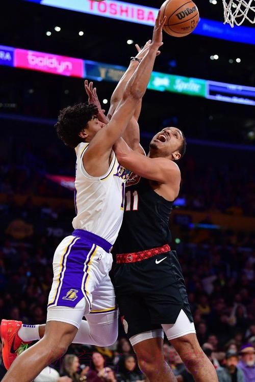 常规赛1月18日:湖人VS开拓者 集锦 常规赛1月18日:湖人VS开拓者 集锦